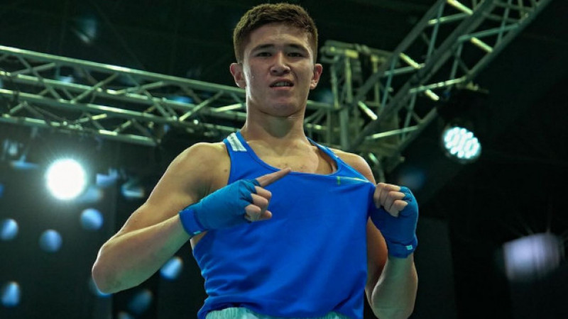Махмұт Сабырханның інісі өзбекстандық боксшыны финалда екі рет нокдаунға түсірді